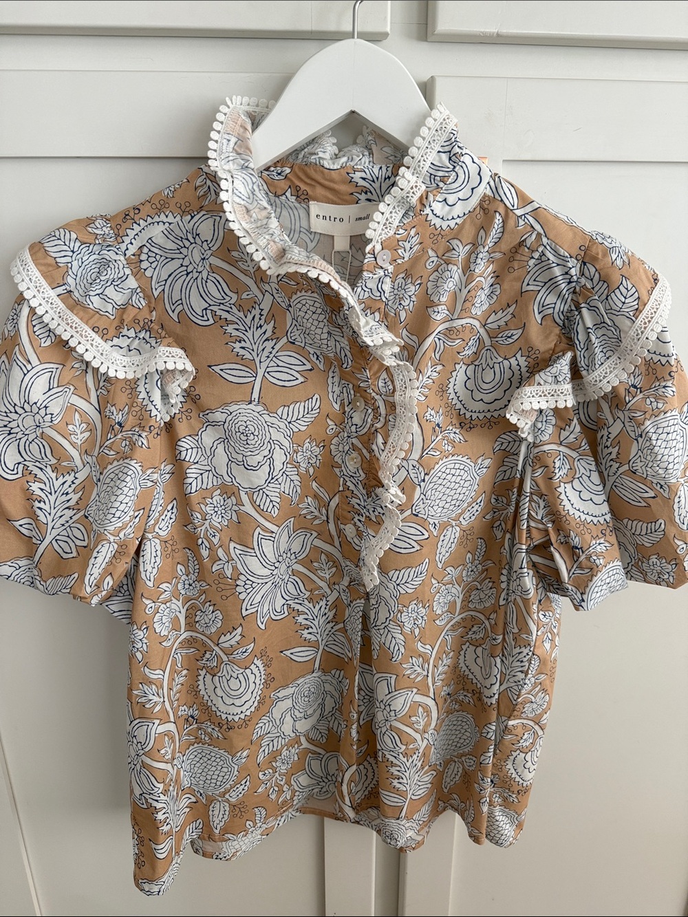 Entro NWT Tan Floral Lace-Trim Puff Sleeve Blouse